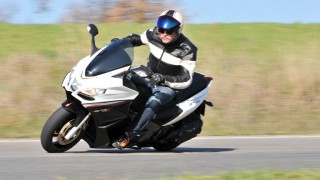 aprilia srv850
