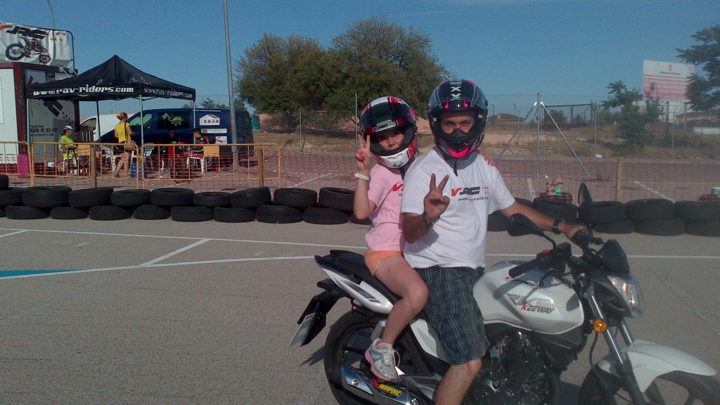 Cuándo puede ir un menor en la moto