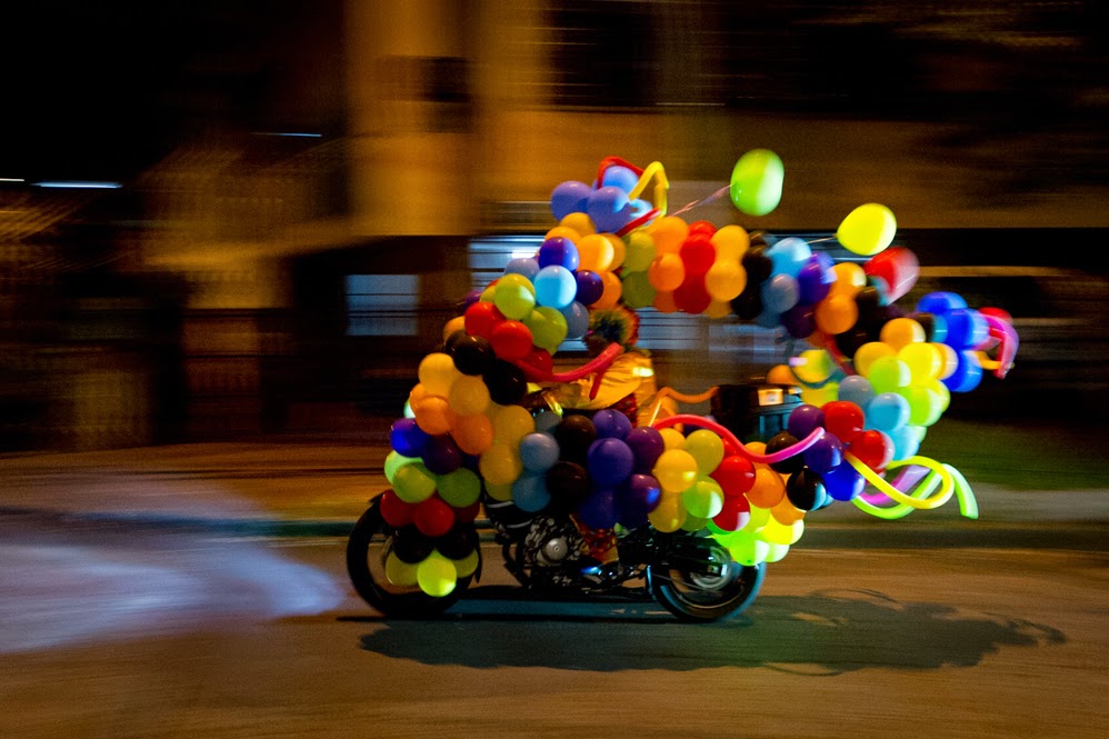 globos payaso moto