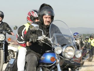 Multa por viajar con el casco modular abierto