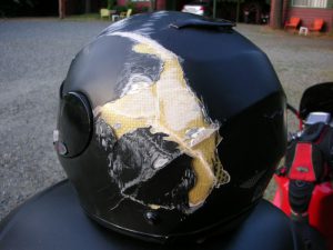 Casco de moto roto